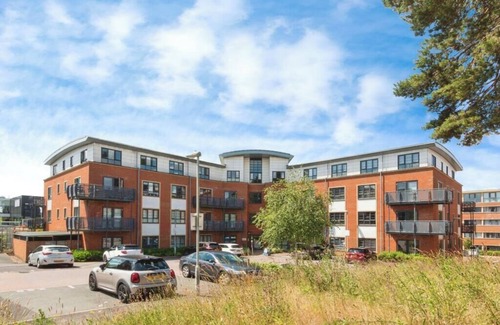 Rushmoor District Apartamento | Luxury 2 bedroom, 2 bathroom apartment close to exhibition centre