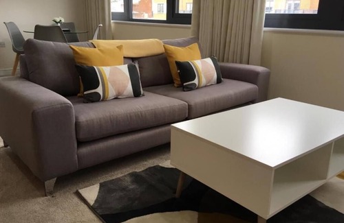 Rushmoor District Apartamento | Luxury 2 bedroom, 2 bathroom apartment close to exhibition centre