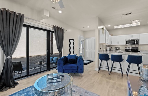 Royal Oak Apartamento | Luxury 2-bedroom apartment in awesome Downtown Royal Oak with fWiFi