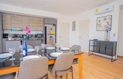Marbella Apartamento | Luxury 2 Bedroom apt with free parking and balcony