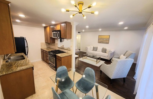 Studio City Condominio | Luxury 2-Bedroom Condo in Studio City