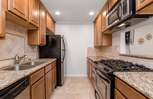 Studio City Condominio | Luxury 2-Bedroom Condo in Studio City