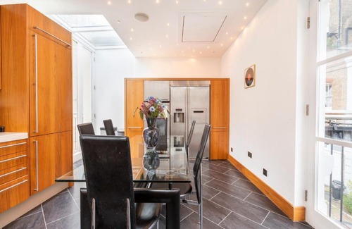 Knightsbridge and Belgravia Apartamento | Luxury 2 bedroom Mews House in Knightsbridge