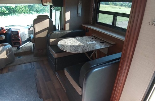 Woodbury Casa | Luxury 2-bedroom RV in fabulous Woodbury with WiFi, AC