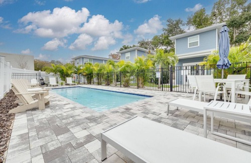 Downtown Dunedin Casa | Luxury 2 bedroom tiny home with pool "Skye"