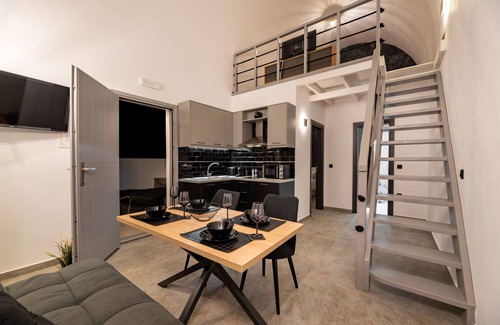 Perissa Villa | Luxury 2 bedroom villa with private swimming pool and hydromassage