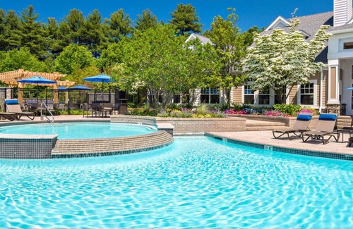 Waltham Casa | Luxury 2 BR/2 BATH Townhouse near I-95. Pet-Friendly!