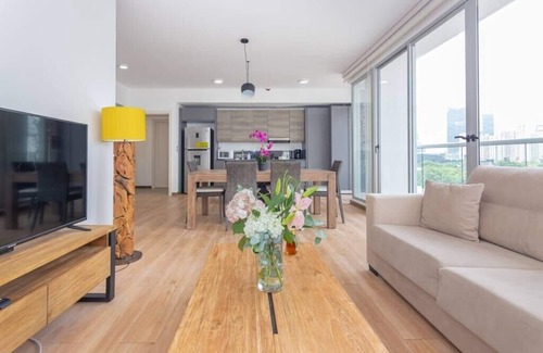 Marbella Condominio | Luxury 2 BR apt free parking and balcony
