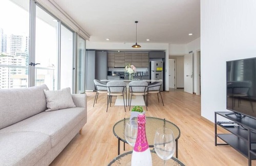 Marbella Condominio | Luxury 2 BR apt free parking and balcony