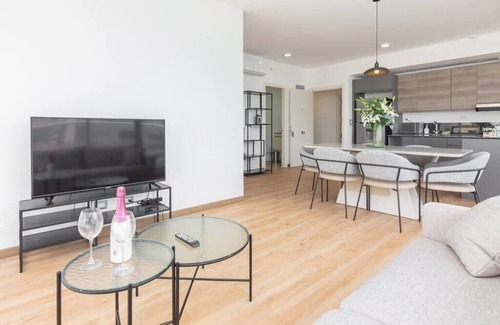Marbella Condominio | Luxury 2 BR apt free parking and balcony