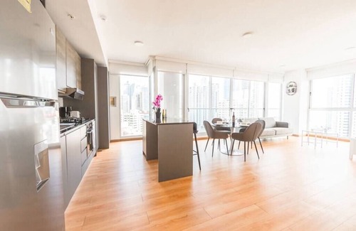 Marbella Apartamento | Luxury 2 BR apt Oceanview free parking and balcony