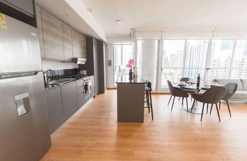 Marbella Apartamento | Luxury 2 BR apt Oceanview free parking and balcony