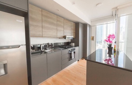 Marbella Apartamento | Luxury 2 BR apt Oceanview free parking and balcony