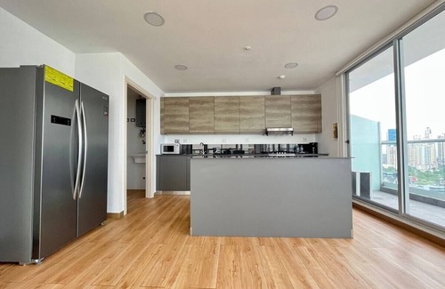 Marbella Apartamento | Luxury 2 BR apt with free parking and balcony
