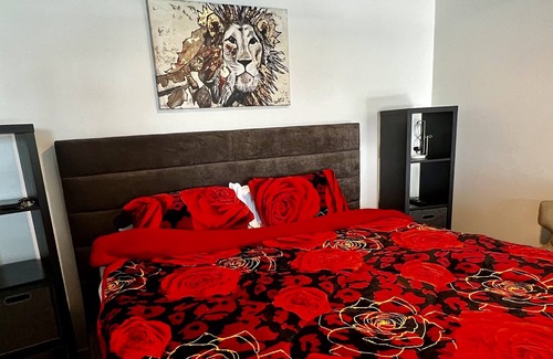 Los Angeles Casa | Luxury 2 Level Condo w/ Washer & Dryer