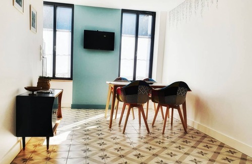 La Charite-sur-Loire Apartamento | Luxury 2-room apartment, small building, quiet, bright, downtown