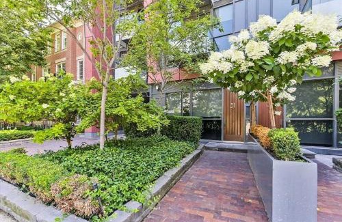 Wellington Place Apartamento | Luxury 2-Story loft in downtown