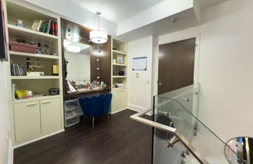 Wellington Place Apartamento | Luxury 2-Story loft in downtown