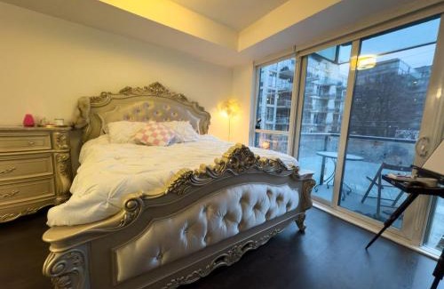 Wellington Place Apartamento | Luxury 2-Story loft in downtown