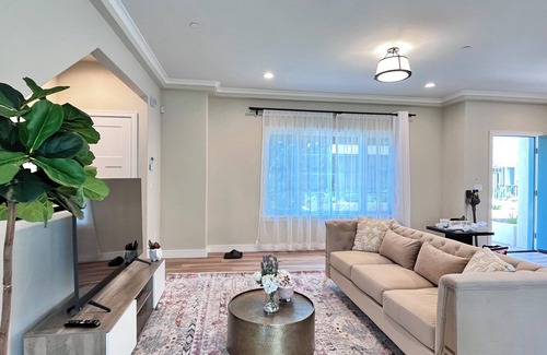 Pasadena Casa | Luxury 2B/2.5B Minutes from Old Town Pasadena