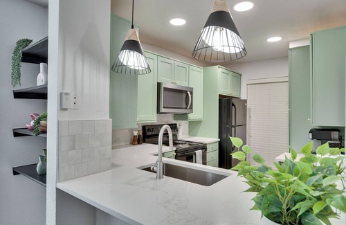 North Burnet Casa | Luxury 2BD / 2.5BA Near The Domain with POOL