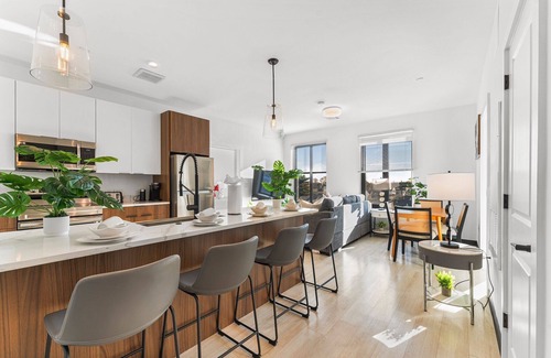 Everett Apartamento | Luxury 2bd/2ba near Boston 1930