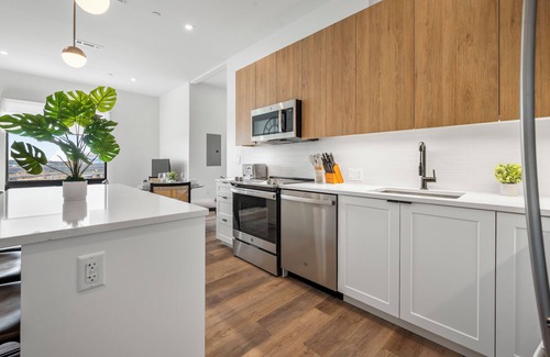 Central-Maverick Square - Paris Street Apartamento | Luxury 2bd/2ba Next to the Airport 6234