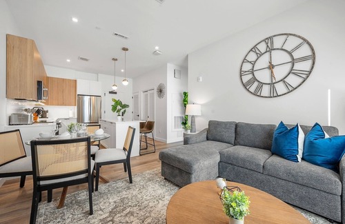 Central-Maverick Square - Paris Street Apartamento | Luxury 2bd/2ba Next to the Airport 6234