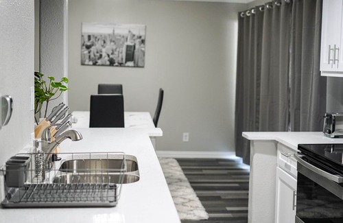 Grand Prairie Condominio | Luxury 2bd 2bth Condo w/King /2 separate twin beds