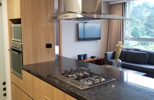 Los Naranjos Casa | Luxury 2BD Apartment, Provenza. Close to all!