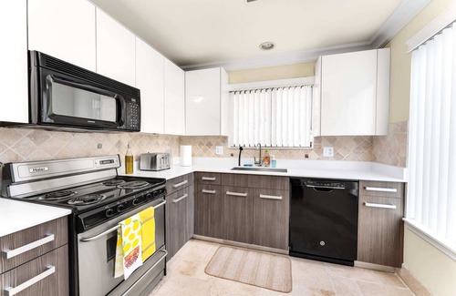 Novi Apartamento | Luxury 2BD | DT Novi | 2 Beds | Free Parking