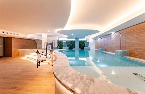 Mijas Apartamento | Luxury 2BD Flat - Pools - Parking - Spa - Gym