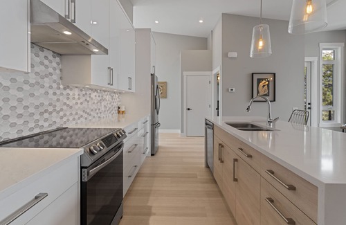 McKinley Casa | Luxury 2Bed @ McKinley Beach! Amazing Lake Views! (Pet Friendly). Sleeps 8!