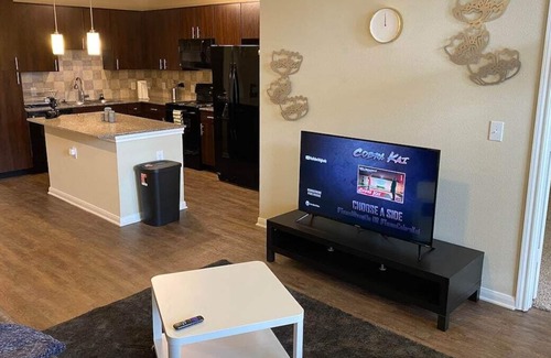 Lazybrook/Timbergrove Apartamento | Luxury 2Bed2Bath Apt in the Heart of Houston Heights! Slps5. Pool🏊‍♀️👙🏋️‍♂️☕️🍗✍️🚲🛒🐕📺🦽🌃🎉📬🔐