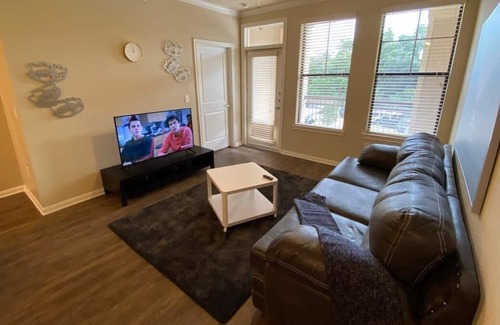 Lazybrook/Timbergrove Apartamento | Luxury 2Bed2Bath Apt in the Heart of Houston Heights! Slps5. Pool🏊‍♀️👙🏋️‍♂️☕️🍗✍️🚲🛒🐕📺🦽🌃🎉📬🔐