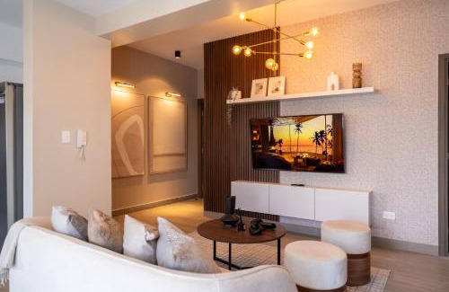 Evaristo Morales Apartamento | Luxury 2Bedr, 2 Balcony Pool, Gym, Downtown Santo Domingo