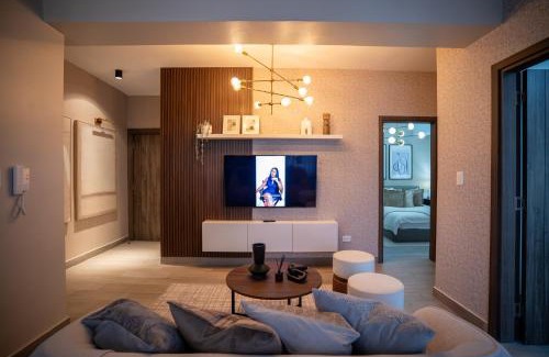 Evaristo Morales Apartamento | Luxury 2Bedr, 2 Balcony Pool, Gym, Downtown Santo Domingo