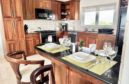 West End Village Apartamento | Luxury 2bedroom holiday apartments w/wifi & AC in the picturesque West End, #8