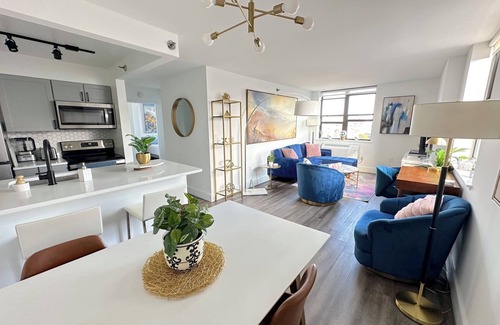 Hoboken Apartamento | Luxury 2BR-1BA - 10 min to NYC - Elevator - Laundry - Gym - Roofdeck - Hoboken