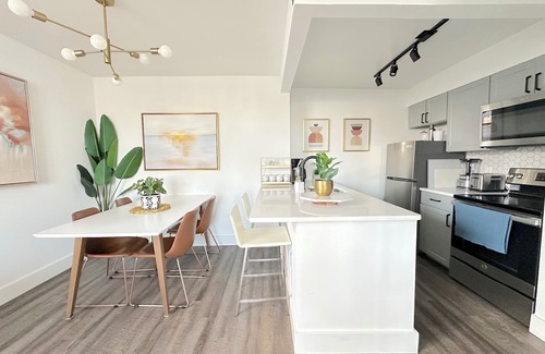 Hoboken Apartamento | Luxury 2BR-1BA - 10 min to NYC - Elevator - Laundry - Gym - Roofdeck - Hoboken