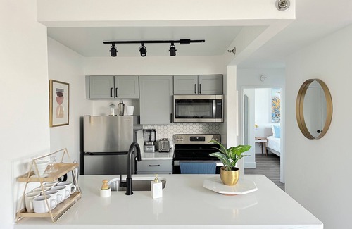 Hoboken Apartamento | Luxury 2BR-1BA - 10 min to NYC - Elevator - Laundry - Gym - Roofdeck - Hoboken