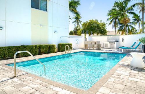Boca Raton Apartamento | Luxury - 2BR 2BA - Balcony - Right Across From the Beach