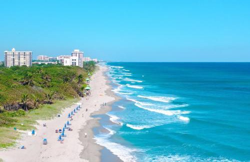 Boca Raton Apartamento | Luxury - 2BR 2BA - Balcony - Right Across From the Beach