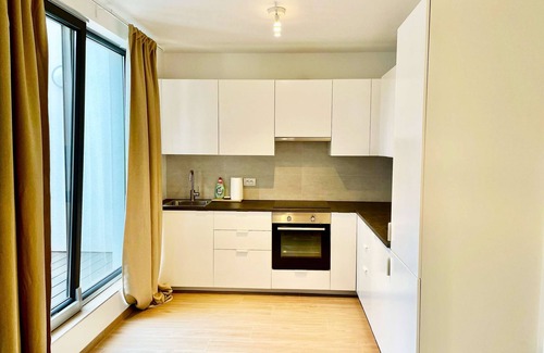 Klein-Antwerpen Apartamento | Luxury 2BR 2BA Near Fashion District by Oneluxstay