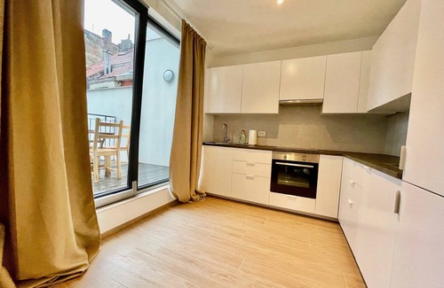 Klein-Antwerpen Apartamento | Luxury 2BR 2BA Near Fashion District by Oneluxstay