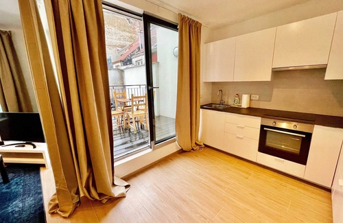 Klein-Antwerpen Apartamento | Luxury 2BR 2BA Near Fashion District by Oneluxstay