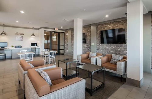 Lawrenceville Apartamento | Luxury 2BR 2BA w/ Amenities Shopping & Views