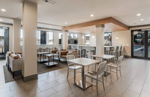 Lawrenceville Apartamento | Luxury 2BR 2BA w/ Amenities Shopping & Views