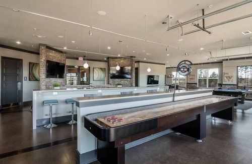 Lawrenceville Apartamento | Luxury 2BR 2BA w/ Amenities Shopping & Views