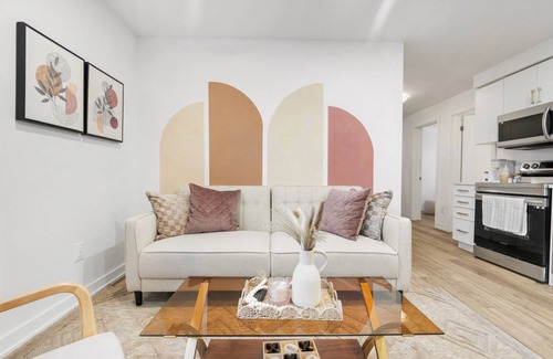 Louth Apartamento | Luxury 2BR/2BTH Suite | 5 Mins to The Falls | Stylish & Spacious | Sleeps 6